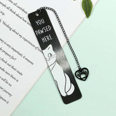 Cute black metal cat bookmarks with chain and heart charm for book lovers.