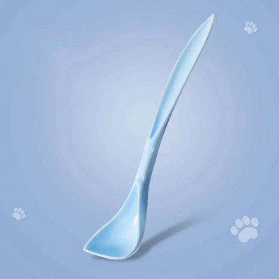 Portable silicone pet food lid and spoon in light blue, 2-in-1 sealer for cans and bowls, suitable for all dog breeds. Pet Food Lid and Spoon